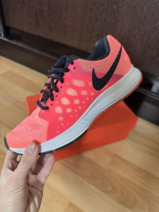 Кроссовки Nike оригинальные б/у