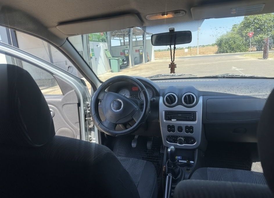 Vând Dacia Sandero 2008