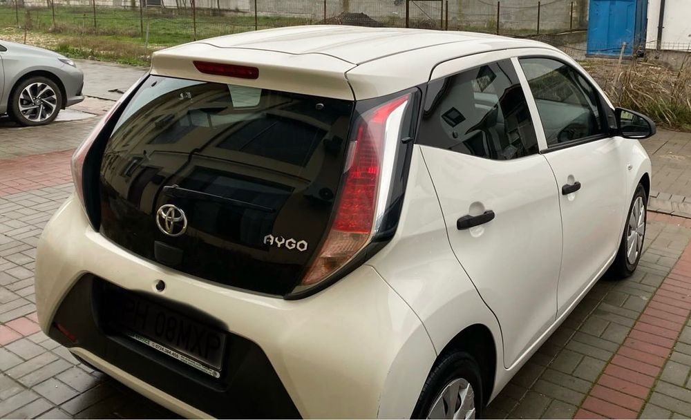 Mașină Toyota Aygo