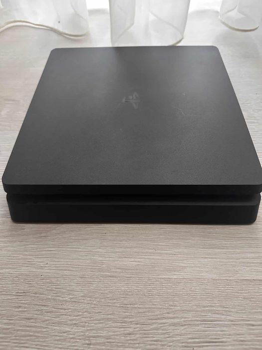 Playstation 4 Slim  1 Т отлично състояние