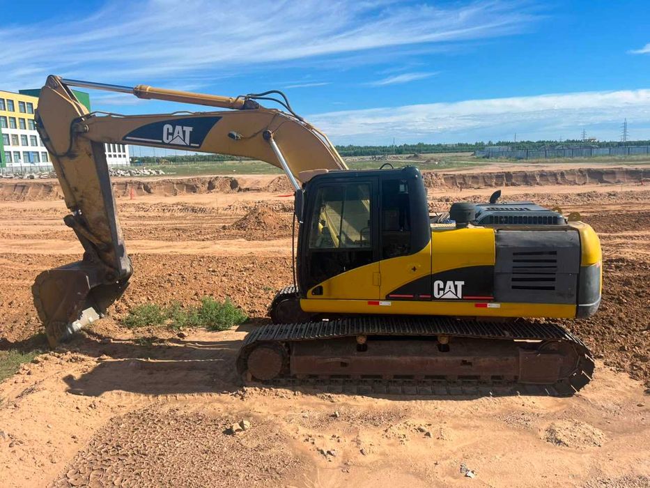 Экскаватор Caterpillar 320DL в хорошем состоянии