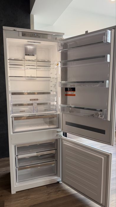 Холодильник встраиваемый Whirlpool SP40 802 EU