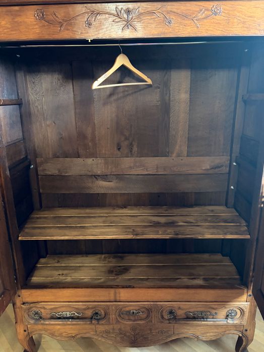 Старинен дъбов гардероб