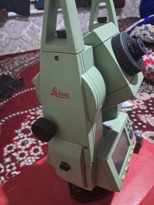 Тахометр Leica 407