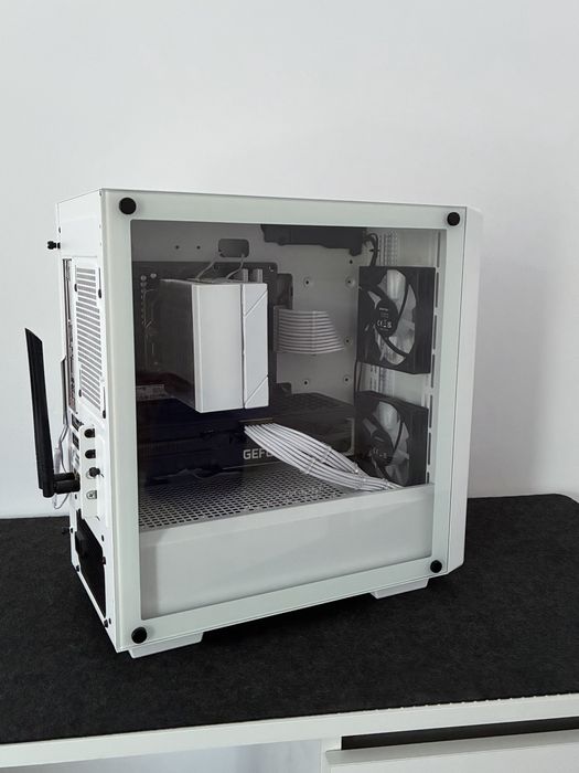 Гейминг компютър R5 5600x, rtx3070, 32gb ram + монитор