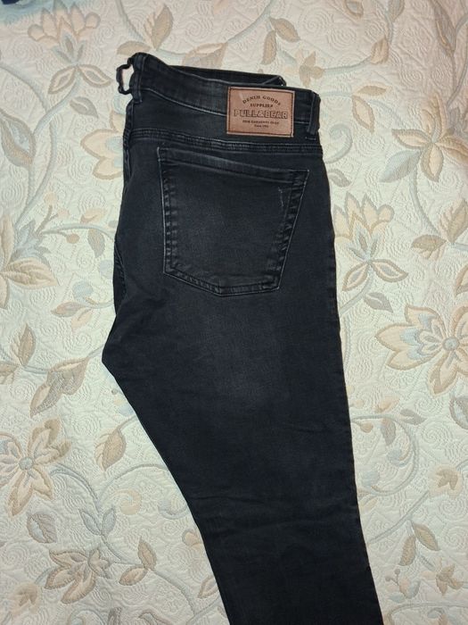 Vând pantaloni lungi și scurți