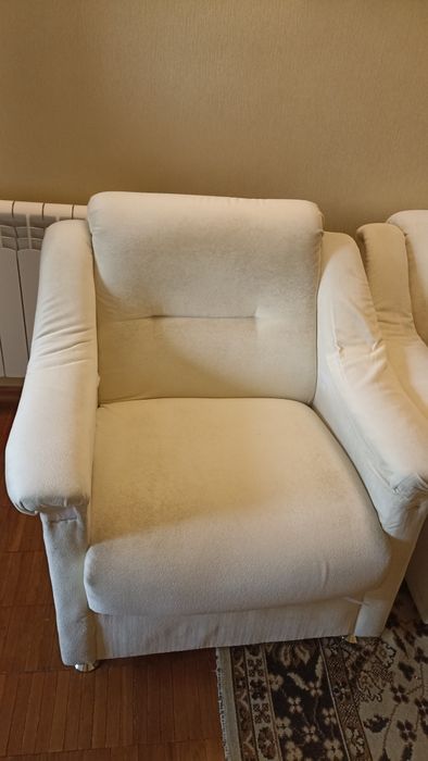 Продаю диван и 2 кресла