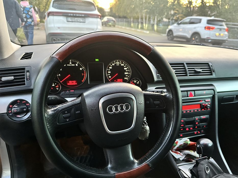 Продам автомобиль AUDI a4