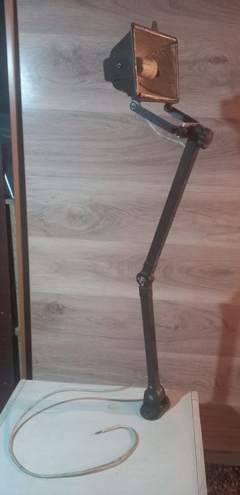 Штатив с лампой..