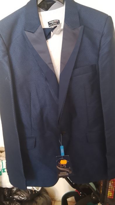 Vând costum  bărbați