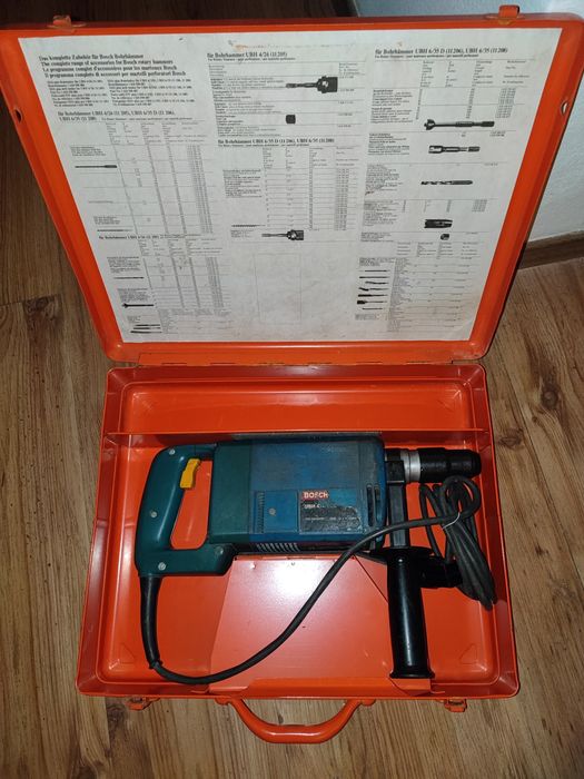 Перфоратор BOSH с куфар за съхранение