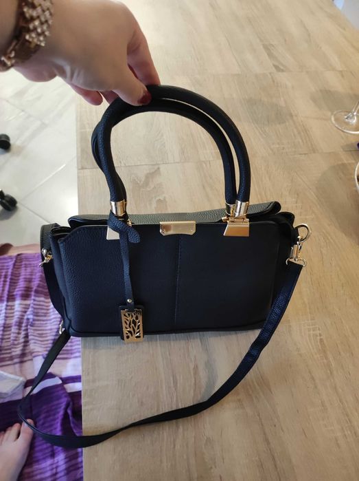 Продавам черна дамска чанта