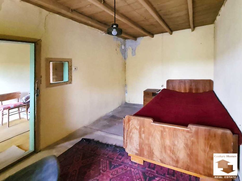 145303 ЕКСКЛУЗИВНО! Просторна къща с гараж в с. Страхилово