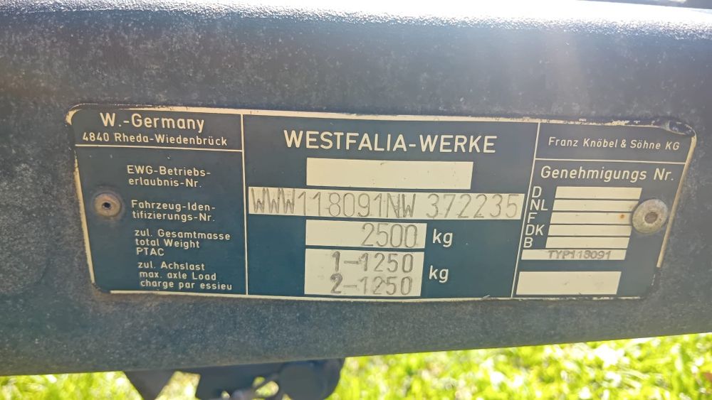 remorcă Westfalia2,5 t.înmatriculată în Germania cu sistem de frânare,L 3,4 m, lățime 1,72m,înălțime 1,85... prelată noua,podea noua,rezerva la țiplă
