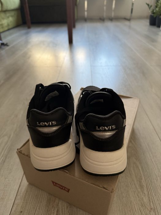 Маратонки Levi’s
