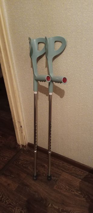 Продам костыли новые 2шт