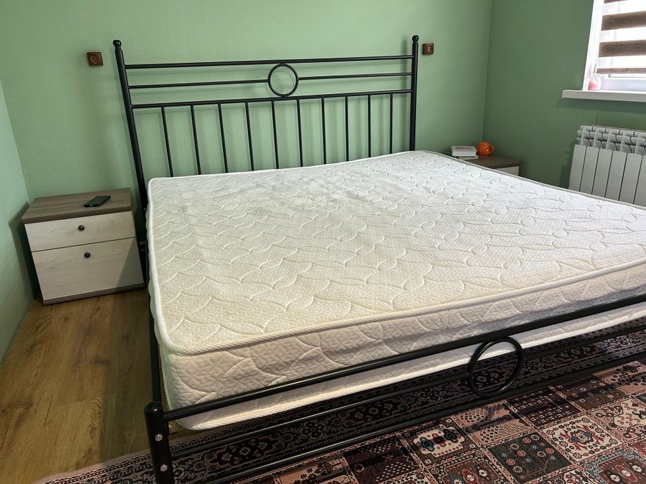 Продам кровать с матрасом