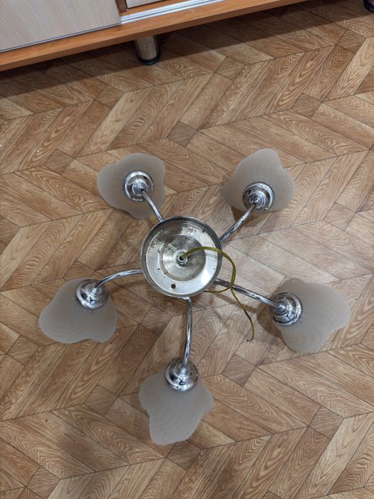 Продам люстру в хорошем качестве