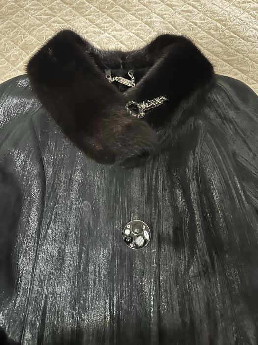 Продоется дубленка  с норковым воротником.