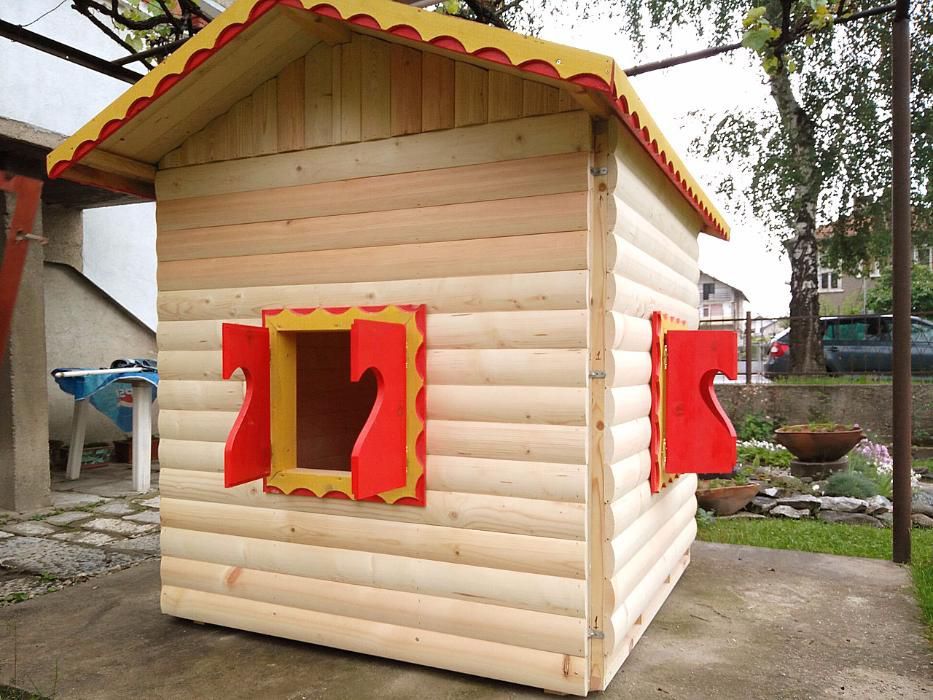 Детска къщичка от масивно дърво.