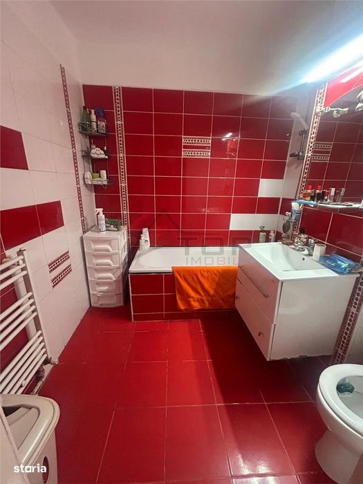 3 camere, etaj 5, bloc din 1982 zona Dacia