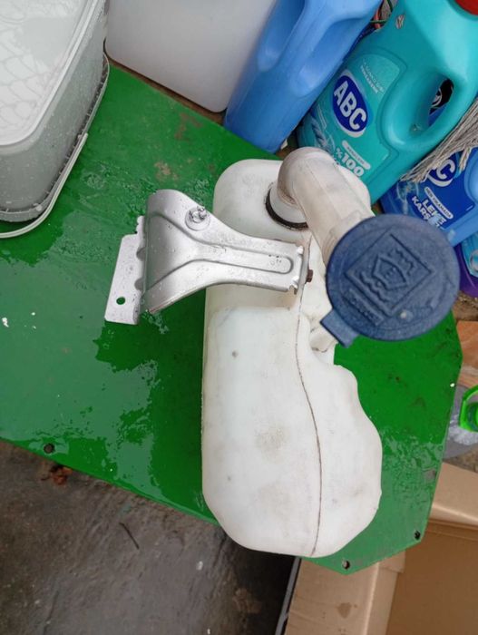 Казанче за течност за чистачки фият дукато 2008 г.