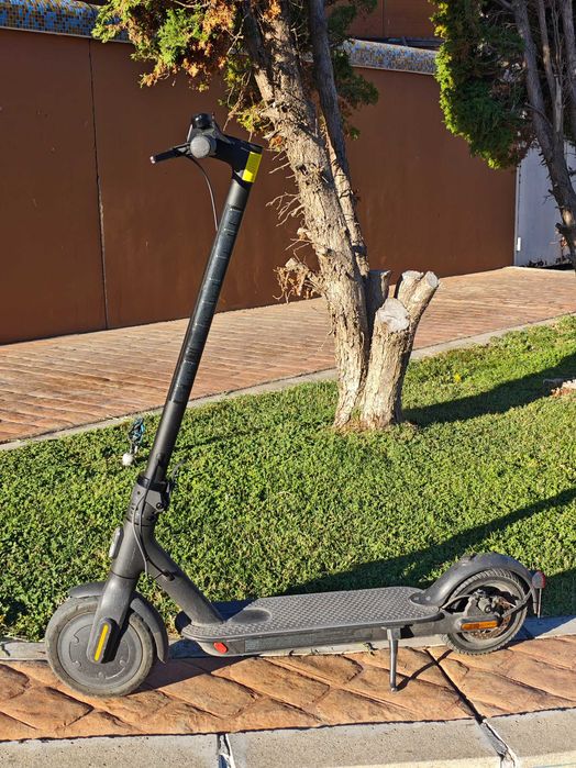 електрическа тротинетка Xiaomi Mi Scooter Essential