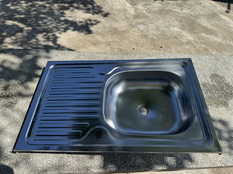 Бордова кухнеска мивка