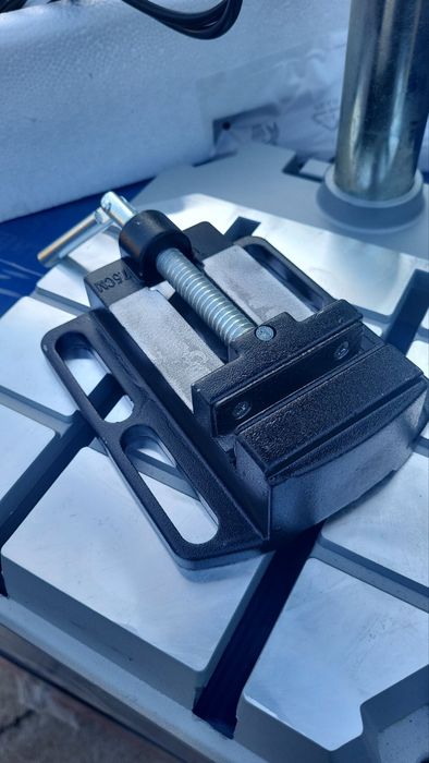 Einhell BT-TB 13 E дигитална колонна бормашина с менгеме