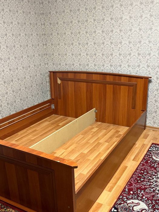 Кровать в хоршом состояние