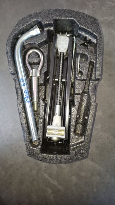 Vand cric ,chie Polo 6R