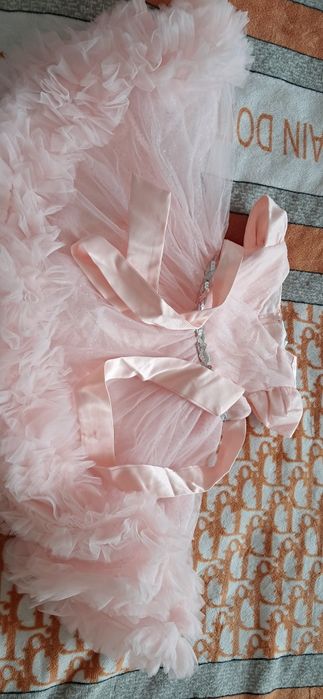 Продам платье для девочки 1 год