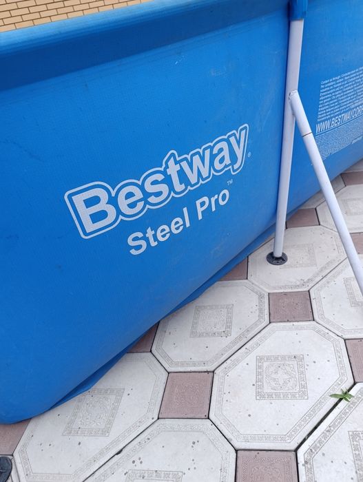 Бассейн Bestway 4х2. Б/у