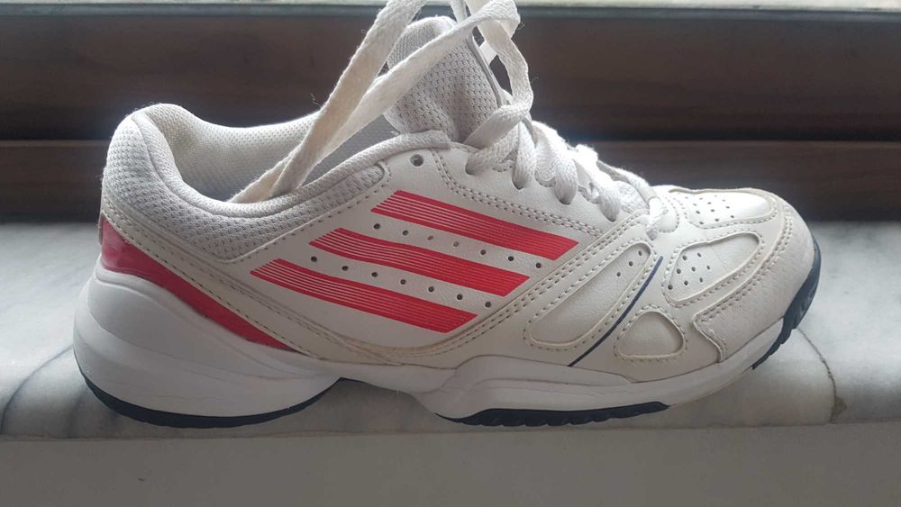 Маратонки Adidasза момиче 36номер