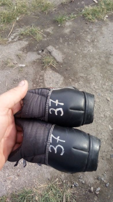 продам лыжные ботинки 37 размер