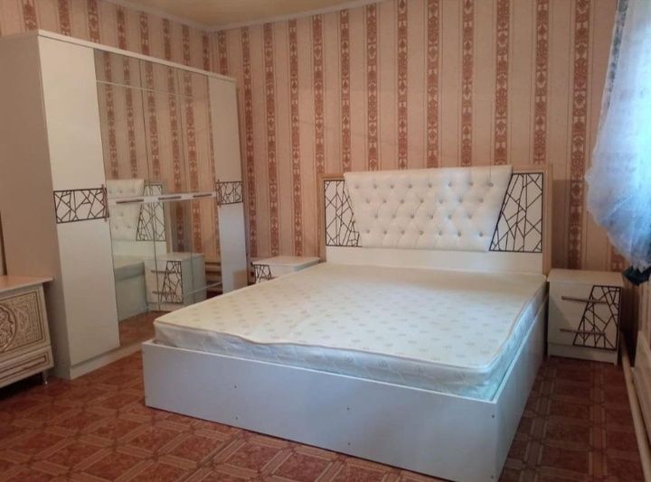 Спальный гарнитур 220000т