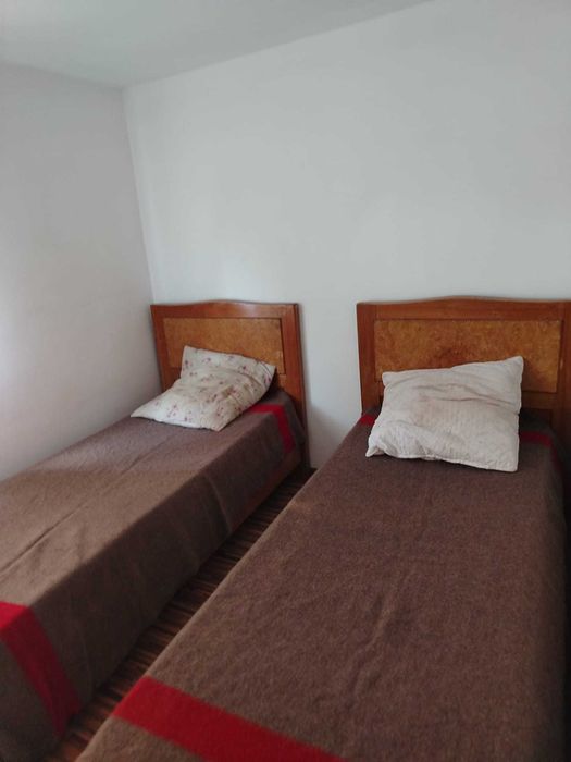 Închiriez apartamente la casa.toate utilitățile,curte,centrala gaz.