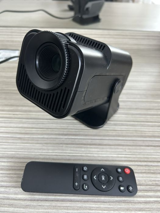 Прожектор за филми чисто нов  с дистанционно