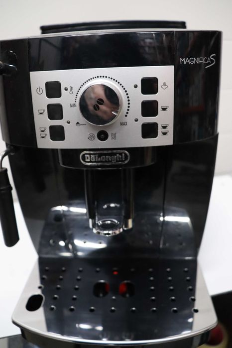 Кафеавтомат De'Longhi Magnifica S 1450W, 5вида напитки, 15бара