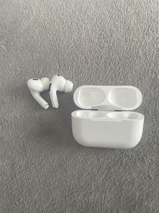 Продам наушники Airpods pro