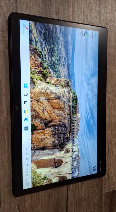 13.3 Лаптоп-Таблет Toshiba Touchscreen