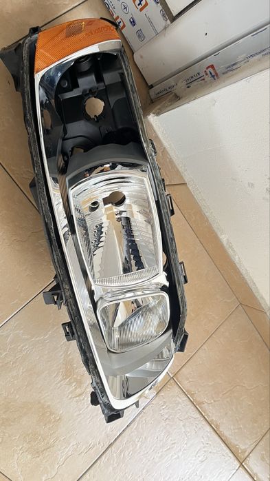 Десен фар( фейслифт) за Volvo xc70 , s60 , v70