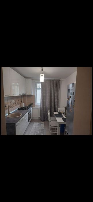 Apartament 2  camere  pentru inchiriat zona centrala detali pe whatsApp la nr de tel  0740128704