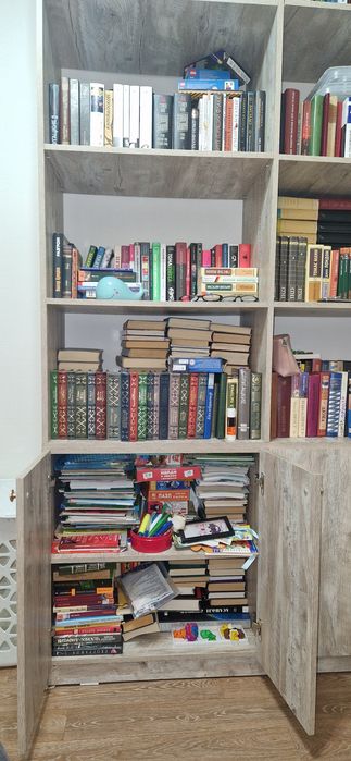 Продам книжный шкаф