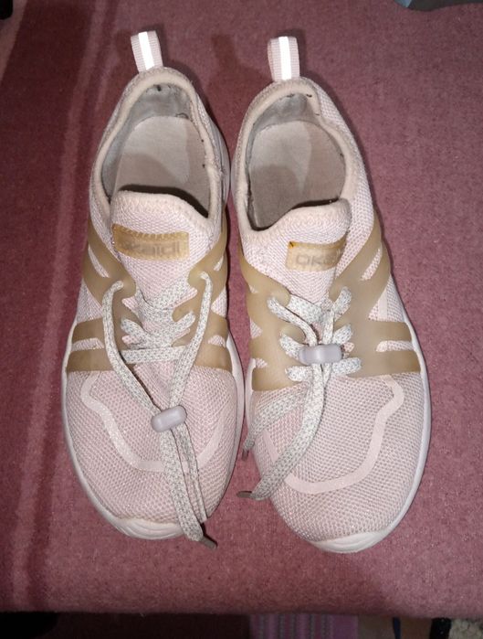 Кроссовки на девочку