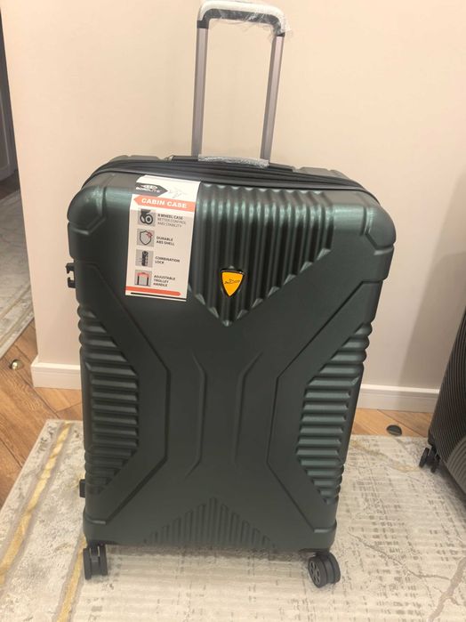 Чемодан  большой  размер