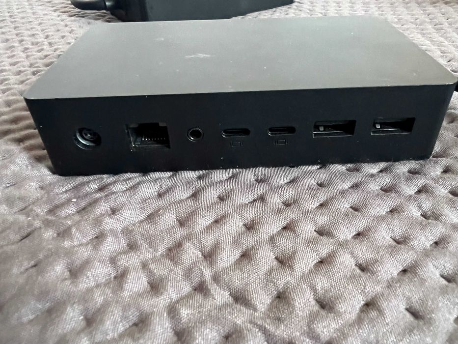 Microsoft surface Dock 2