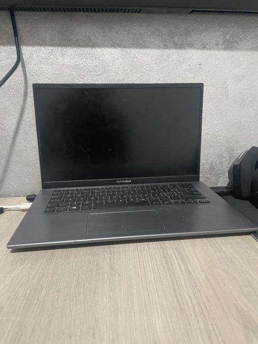 Asus vivabook 14 cititi anuntul !