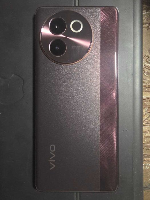 vivo v 30 e 5 G 8+8 оператив хотира. 256 асосий хотира.