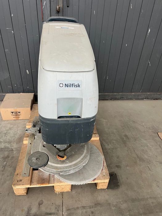 Продавам 2 броя Подопочистващи  машини Nilfisk  2 броq